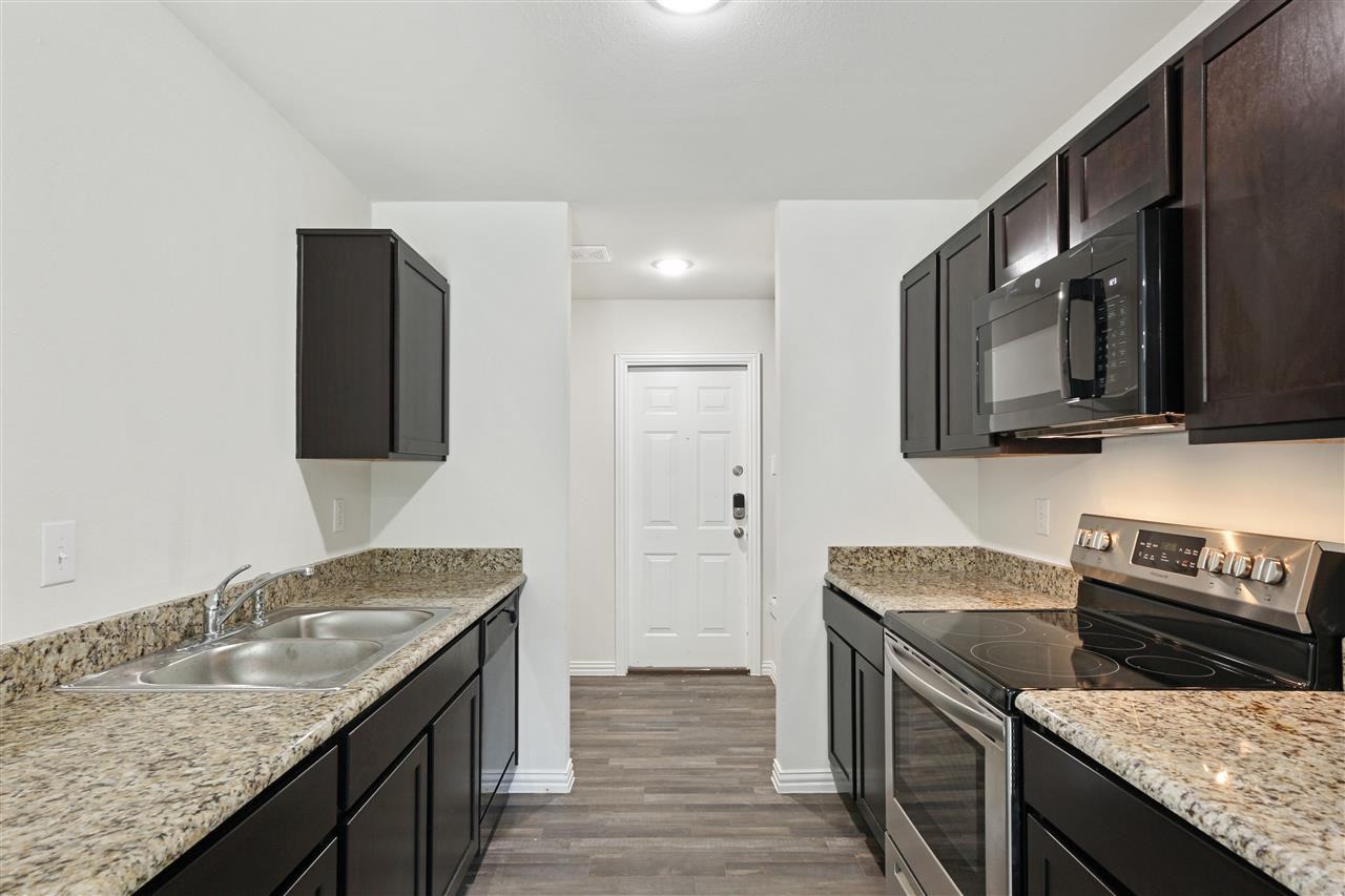 1105 Rex Ln - Photo 2 of 22