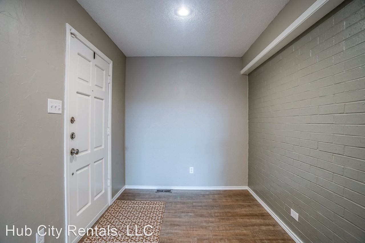 3305 79th St - Photo 3 of 28