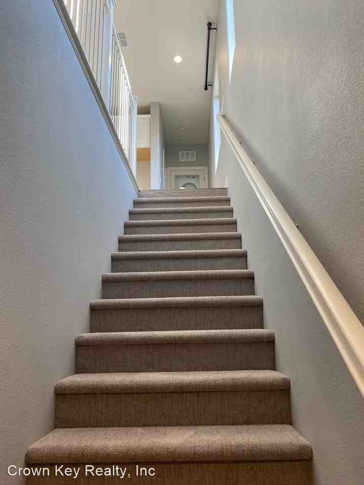 1026 S Prosperity St - Photo 2 of 14