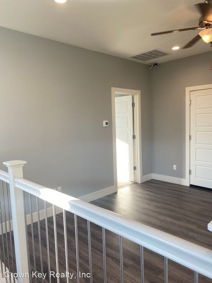 1026 S Prosperity St - Photo 3 of 14