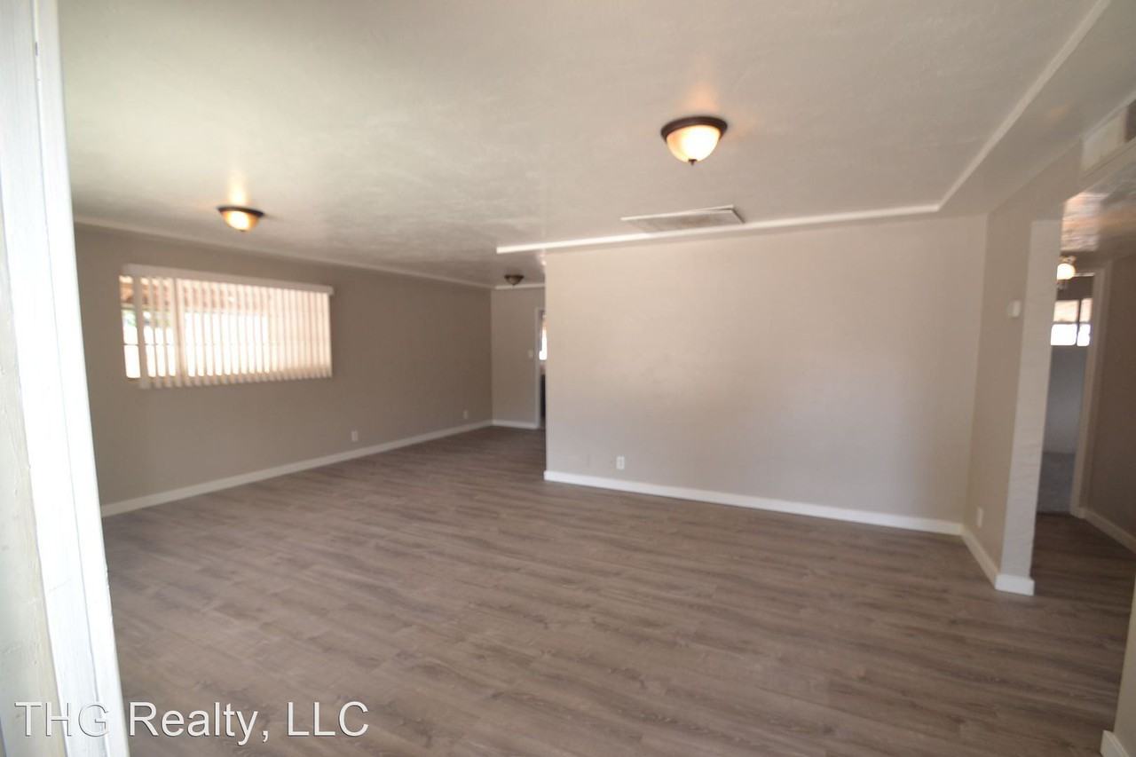 552 W Pepper Pl - Photo 3 of 24