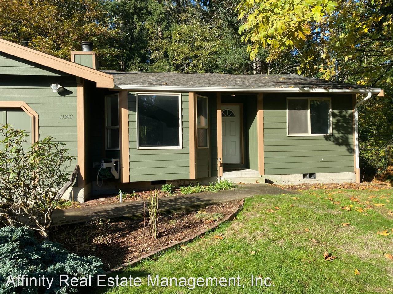 11312/11314 76th Ave Ct E - Photo 2 of 20