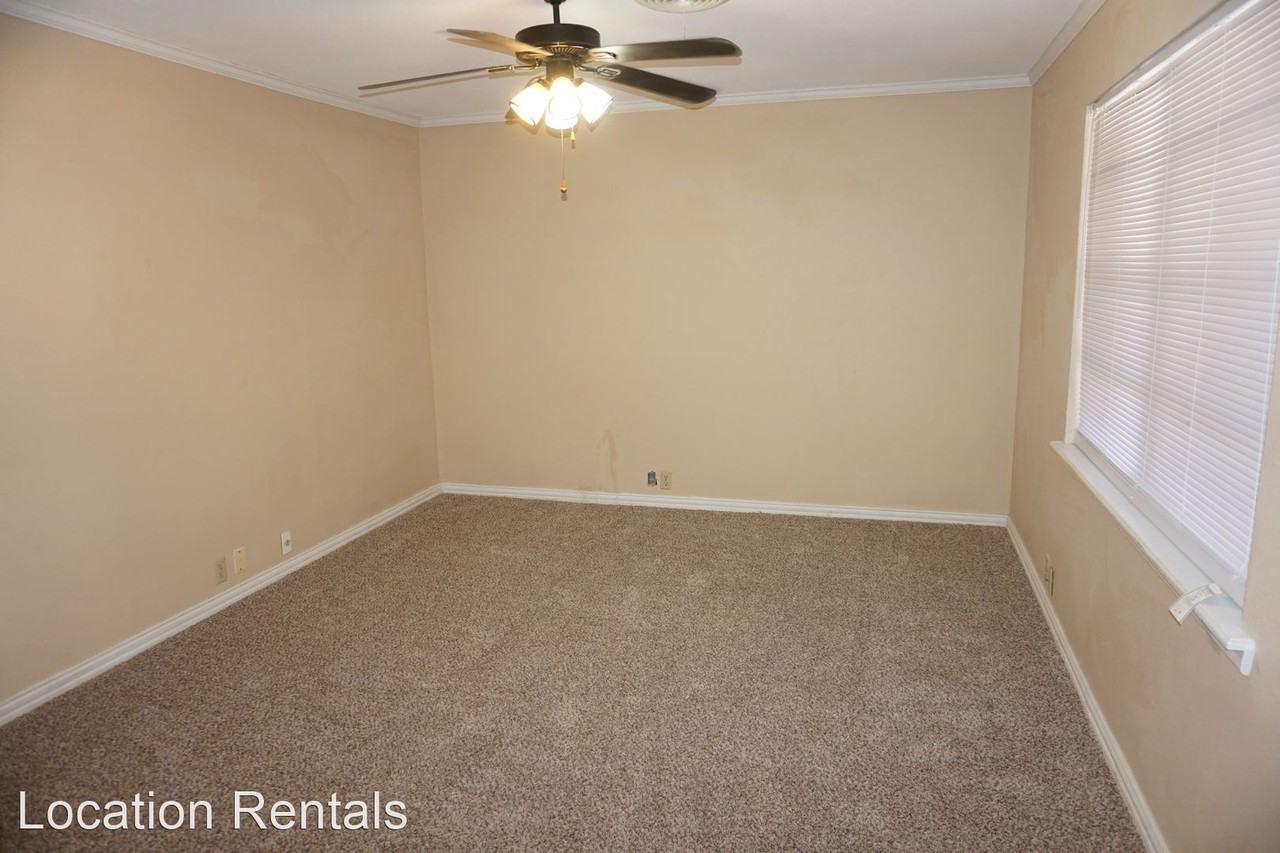 5517 10th St - Photo 3 of 10