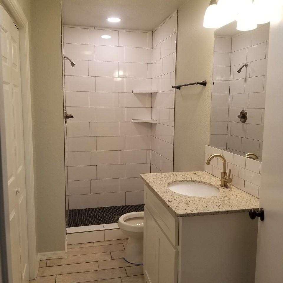 843 West 12th Street - Photo 2 of 11