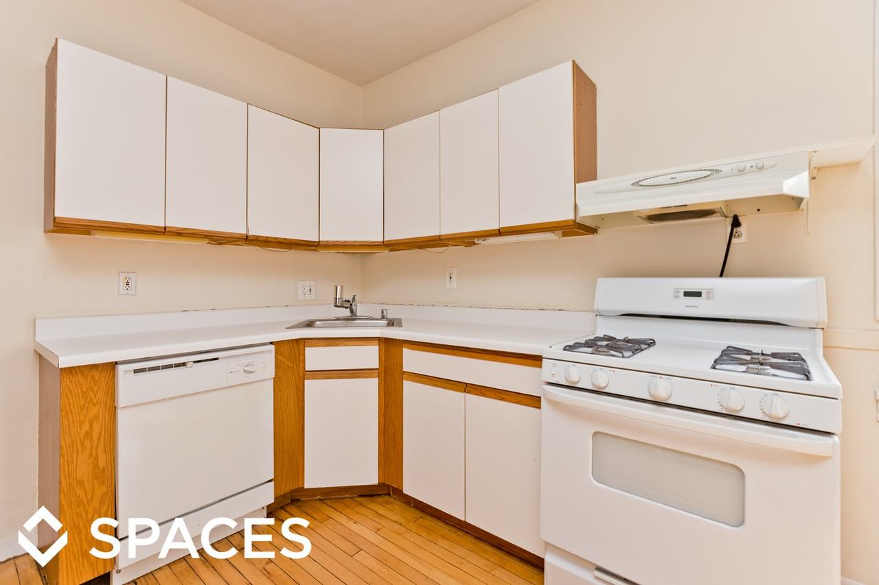 2442 N Ashland Ave - Photo 3 of 11