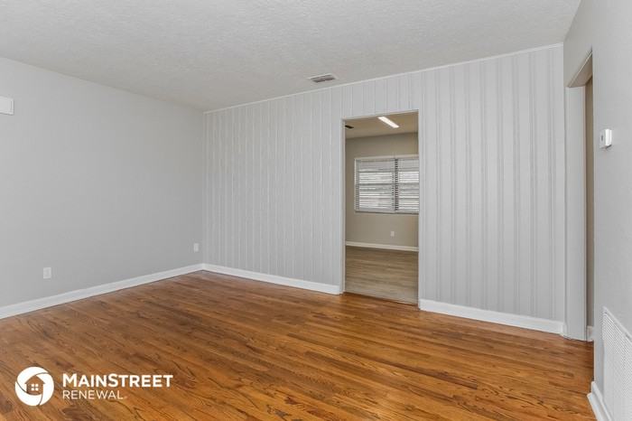 4435 Fairview Ave - Photo 3 of 16