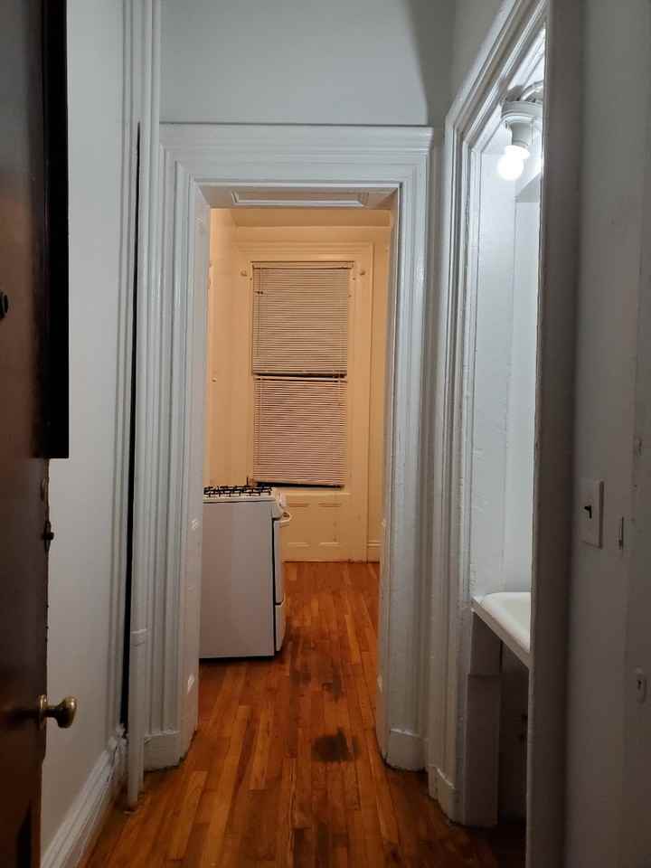 No FEE MINIMALIST SRO WEEKLY RENTAL TINY KITCHENETTE PRIVATE ENTRYROOM - Photo 2 of 4