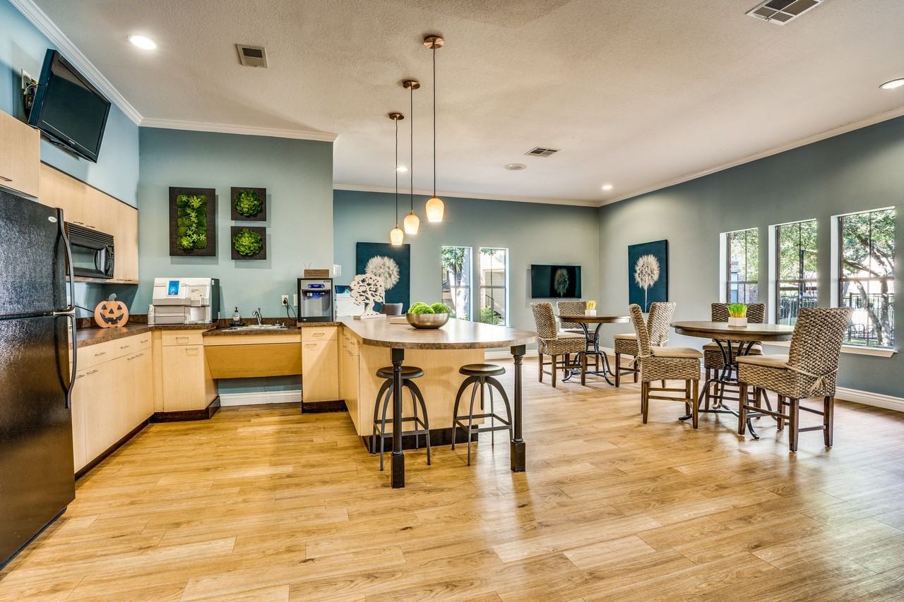 Cottages at Tulane - Photo 5 of 22