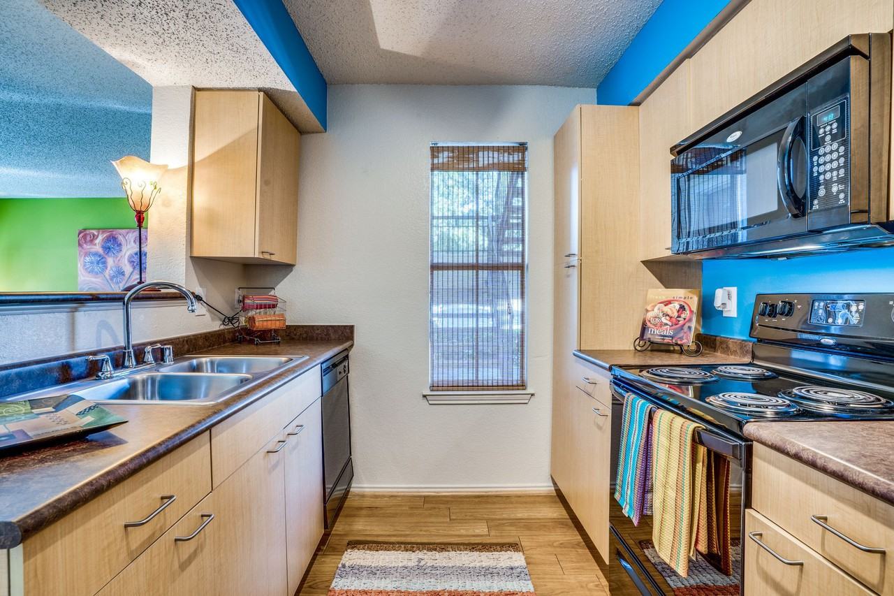 Cottages at Tulane - Photo 7 of 22