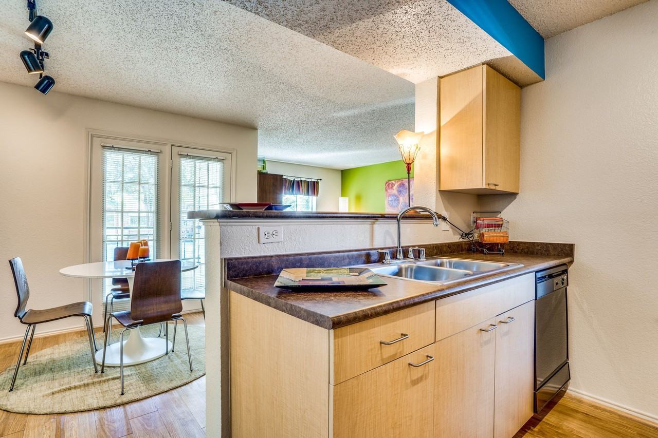 Cottages at Tulane - Photo 6 of 22