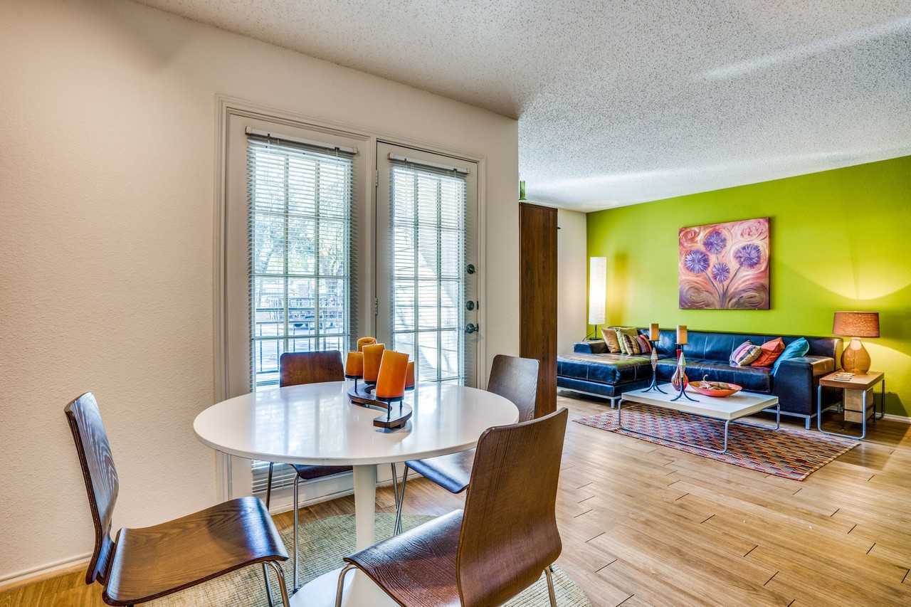 Cottages at Tulane - Photo 4 of 22