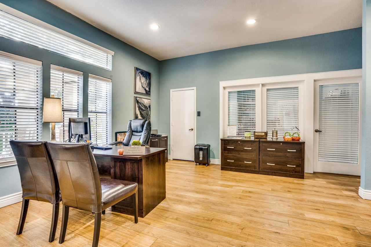 Cottages at Tulane - Photo 4 of 22