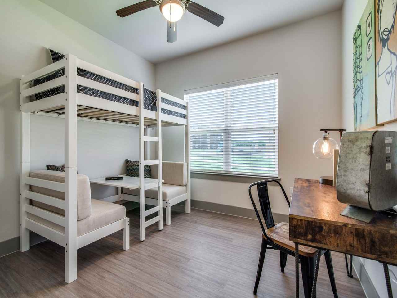 Palladium Anna - Photo 6 of 26