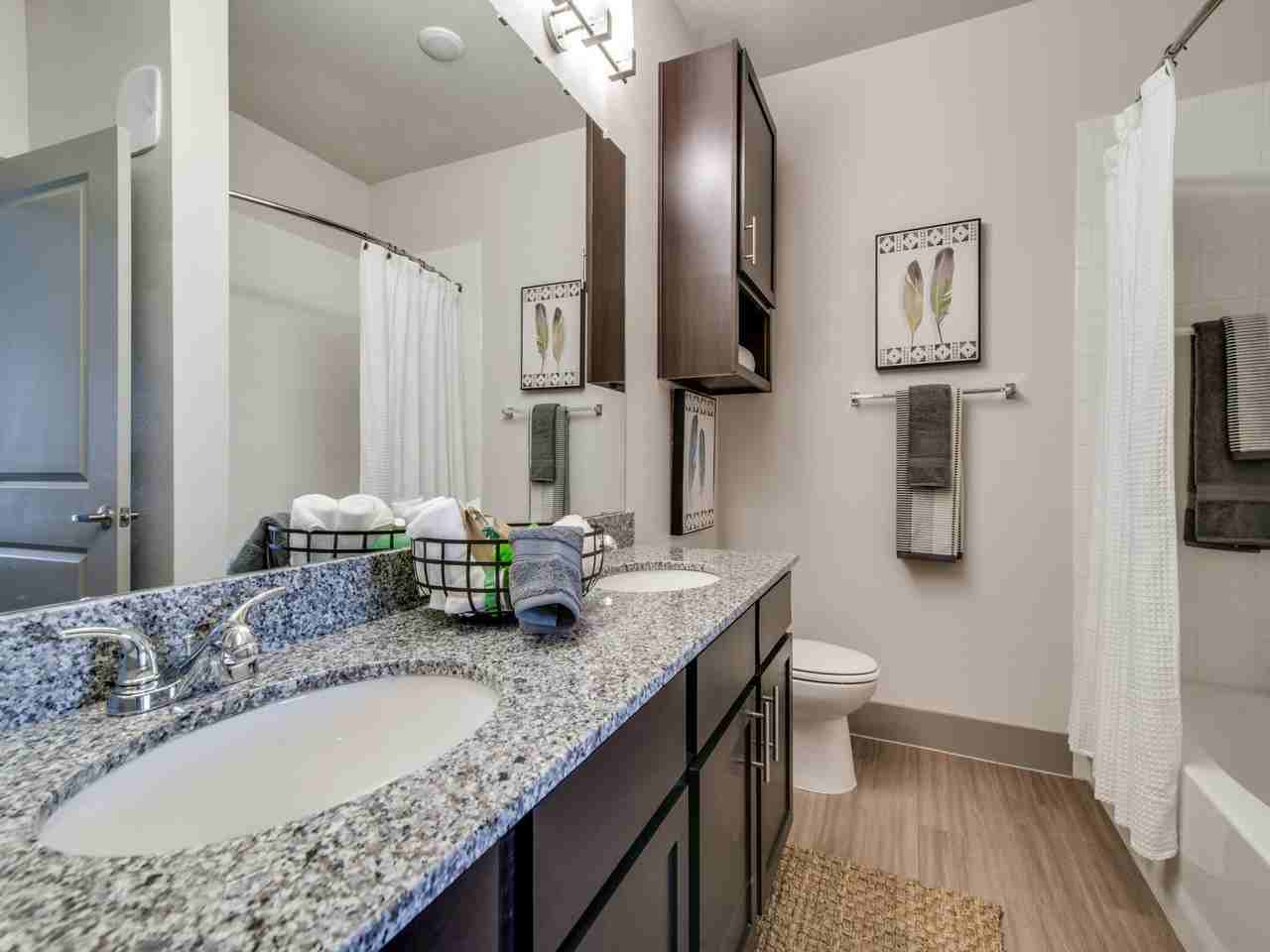 Palladium Anna - Photo 5 of 26