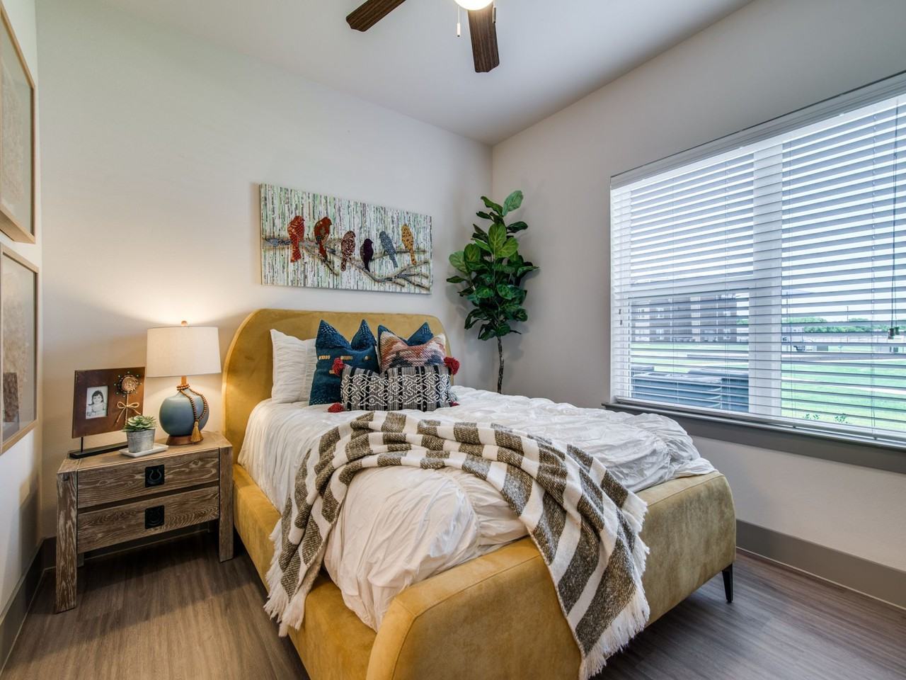 Palladium Anna - Photo 4 of 26