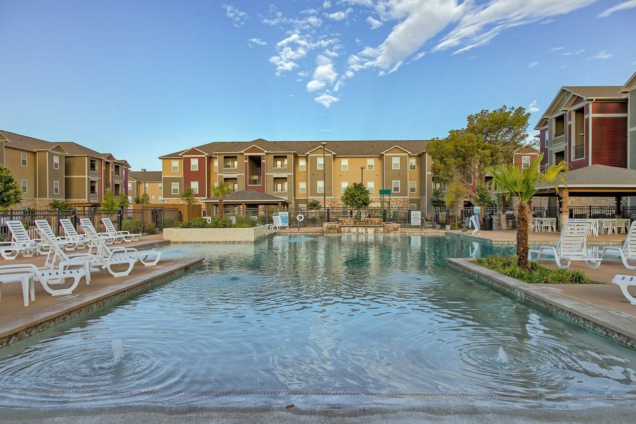 Palladium Midland Apartments - Photo 3 of 13