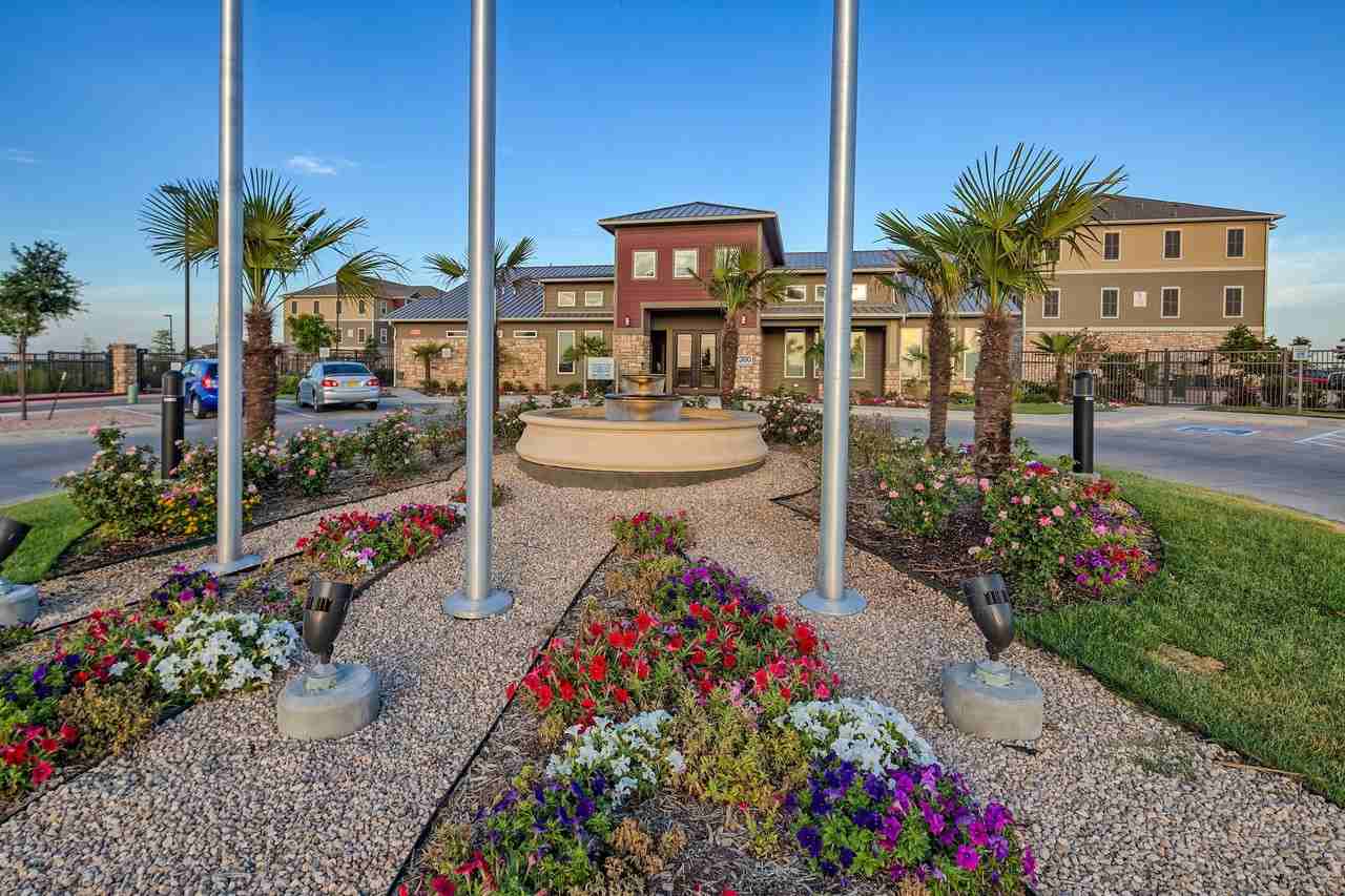 Palladium Midland Apartments - Photo 6 of 12