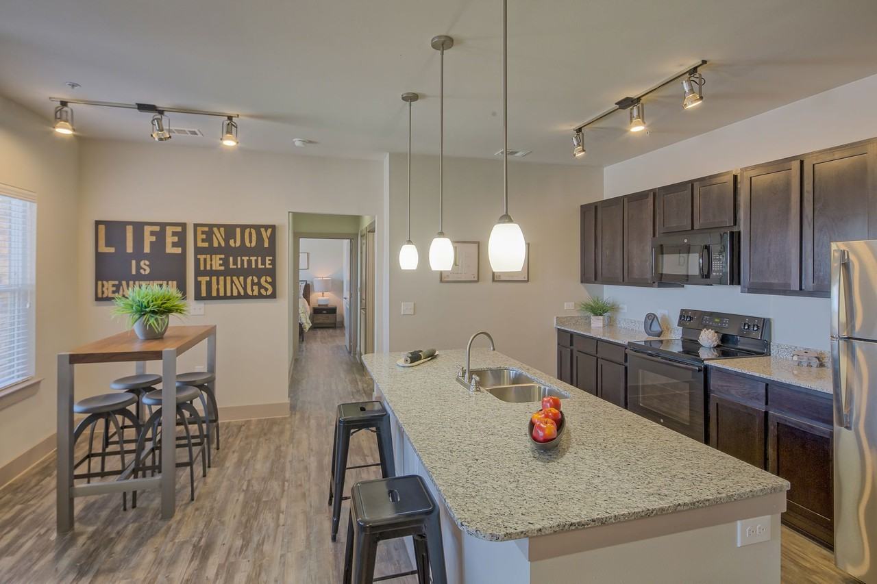 Palladium Midland Apartments - Photo 2 of 12