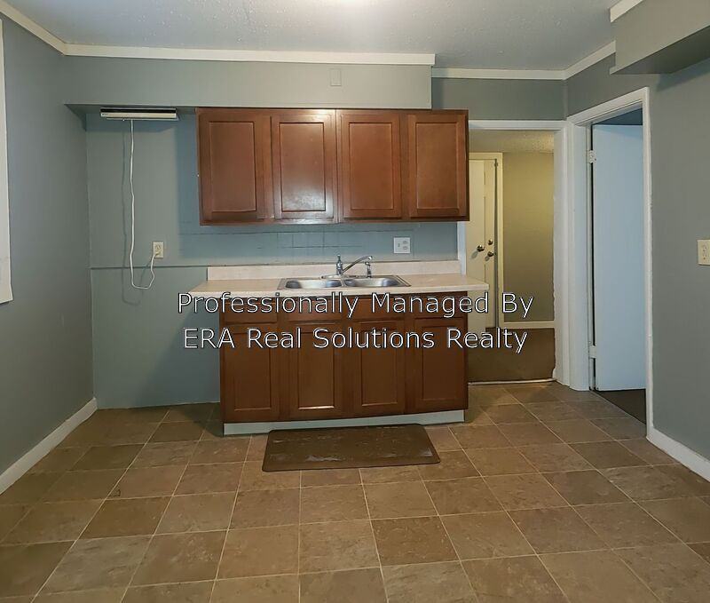 1923 Aberdeen Ave - Photo 3 of 11