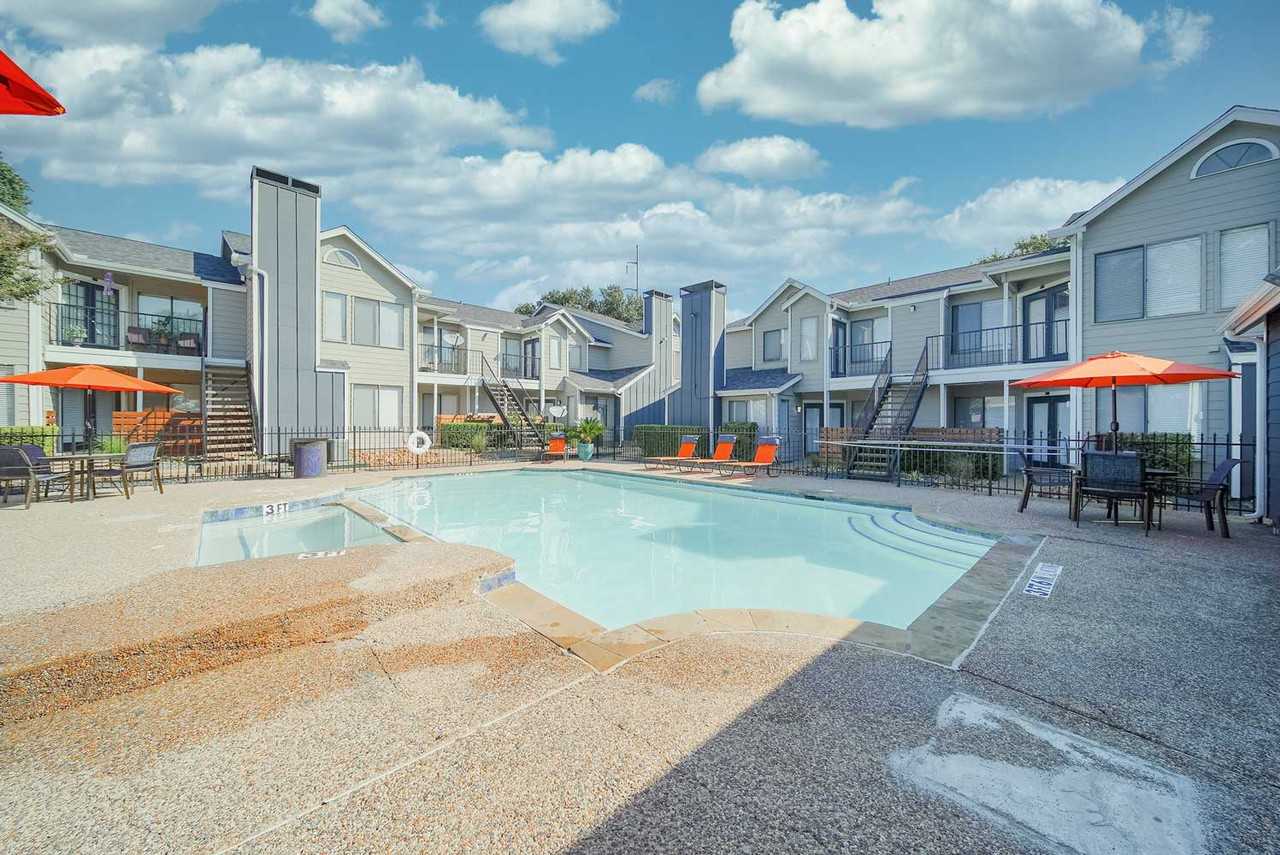 Woodside at Lake Highlands Apartments 9302 Forest Ln, Dallas, TX