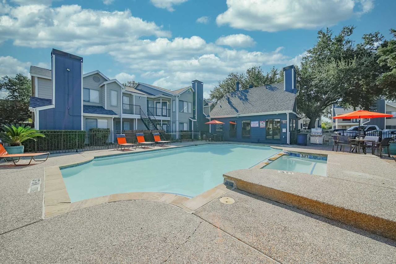 Woodside at Lake Highlands - Photo 2 of 33