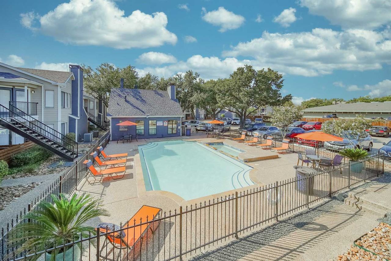 Woodside at Lake Highlands - Photo 3 of 33