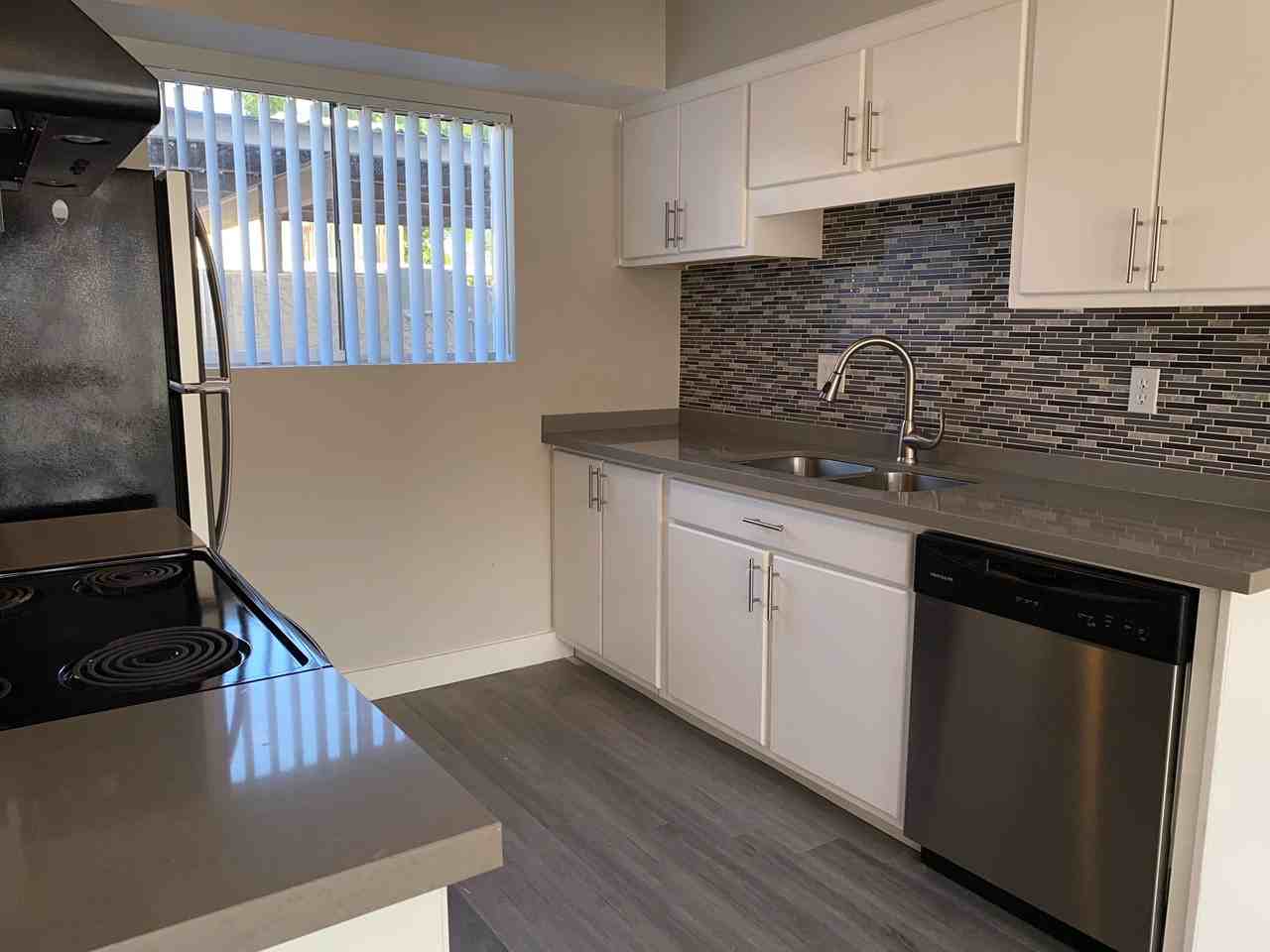 6542 N 17th Ave #8 - Photo 3 of 16