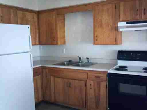 705 NW 2nd St - Photo 3 of 6