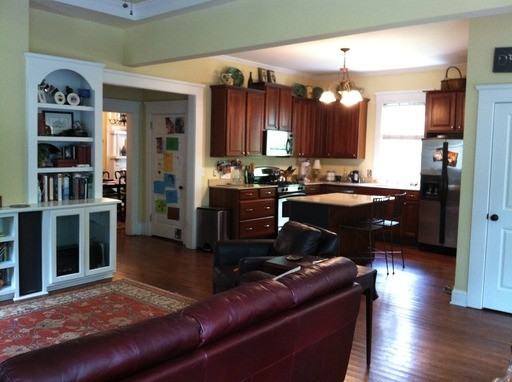 218 Melrose Ave - Photo 2 of 4