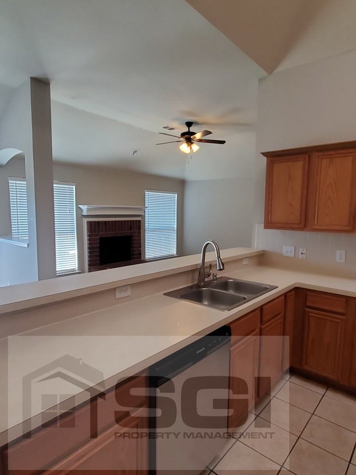 413 Windy Hill Ln - Photo 3 of 24