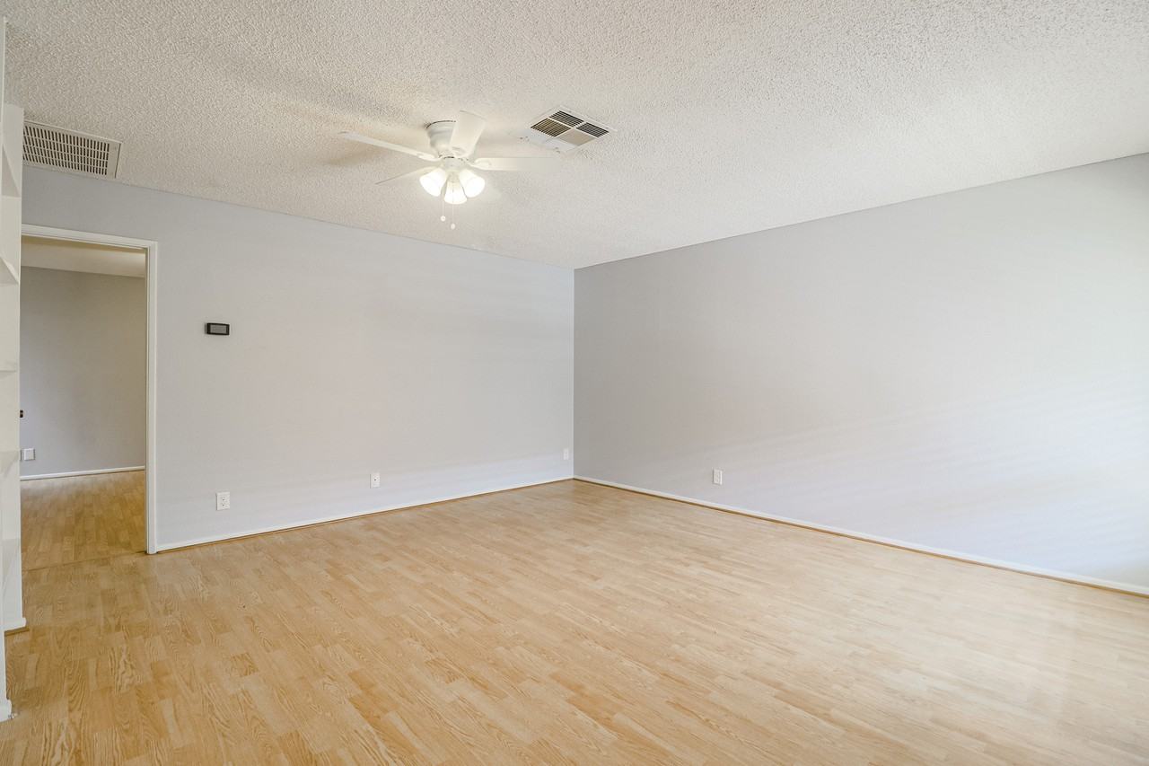 195 N Cottonwood St #5 - Photo 5 of 30