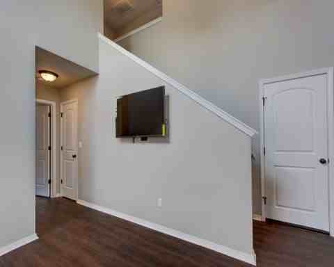 615 S Kickapoo Ave - Photo 3 of 19