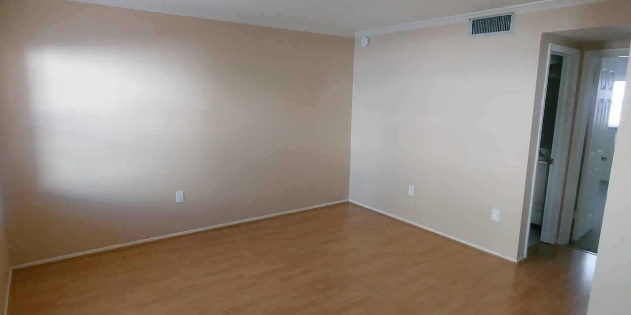 Wyndham Apartments - Photo 3 of 8