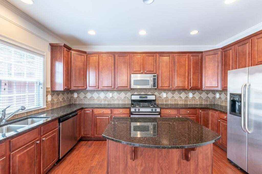 3351 Cumberland Club Dr #17 - Photo 3 of 32