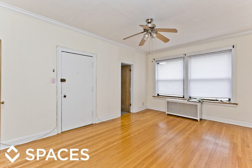 526 W Surf St - Photo 3 of 12