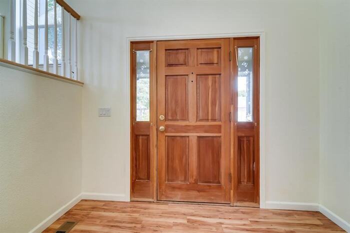 1607 Sandcreek Dr - Photo 2 of 18