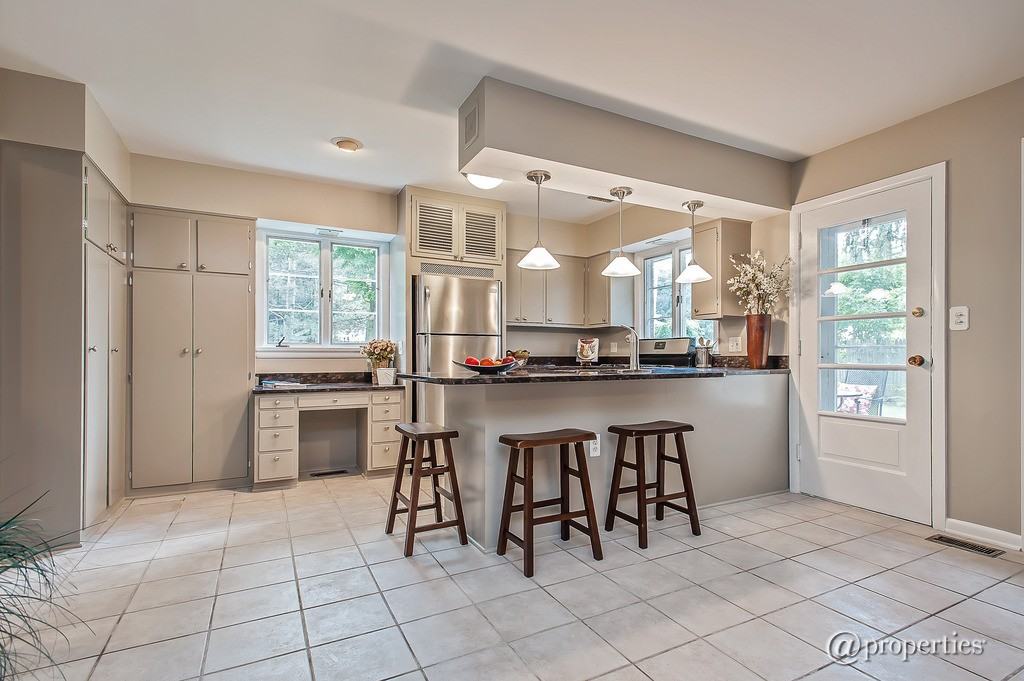 420 Pinecrest Ln - Photo 2 of 22