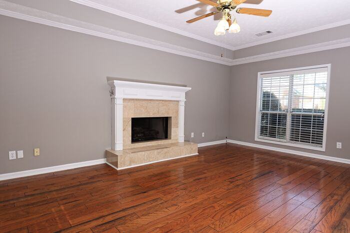 1303 Dorchester Dr - Photo 2 of 12