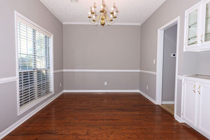 1303 Dorchester Dr - Photo 3 of 12