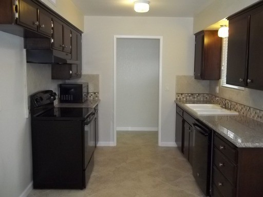 1139 W Alluvial Ave - Photo 2 of 20