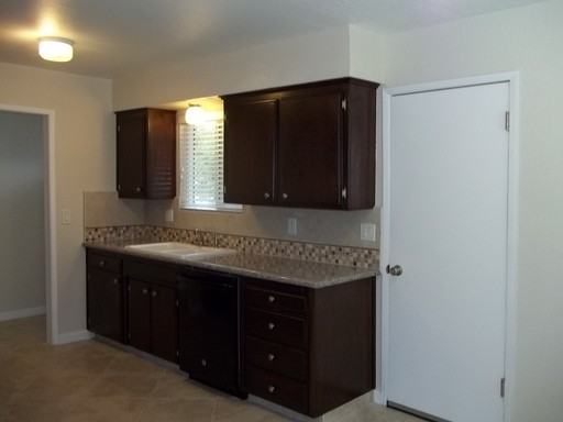 1139 W Alluvial Ave - Photo 3 of 20