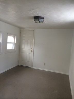 1502 Elmrow Dr - Photo 3 of 8