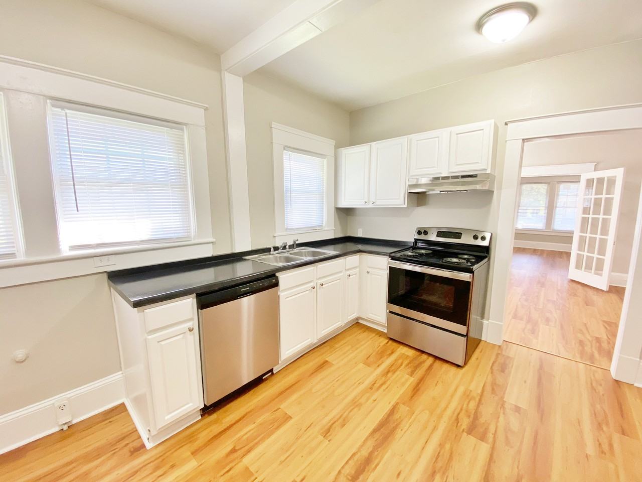 805 Douglas St - Photo 6 of 12