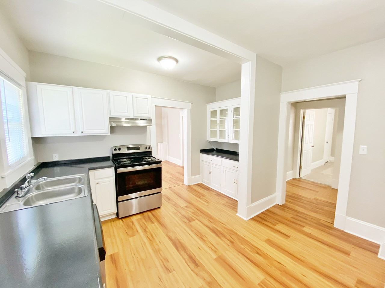 805 Douglas St - Photo 7 of 12
