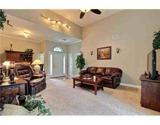 18 Raven Wood Way - Photo 3 of 24