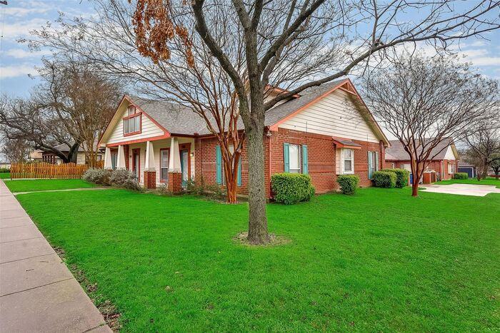 306 E Main St - Photo 3 of 46