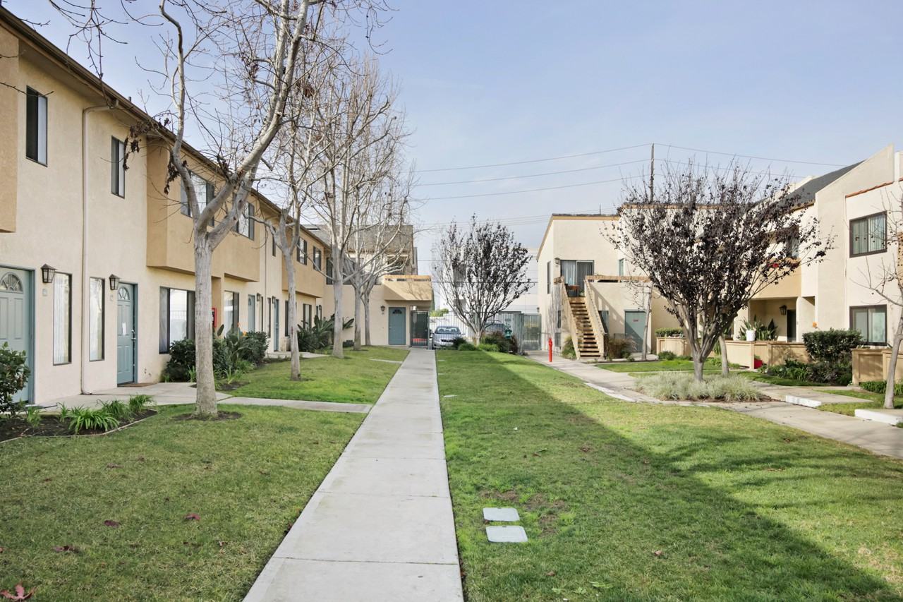 Wallace Court Apartments - Photo 6 of 24