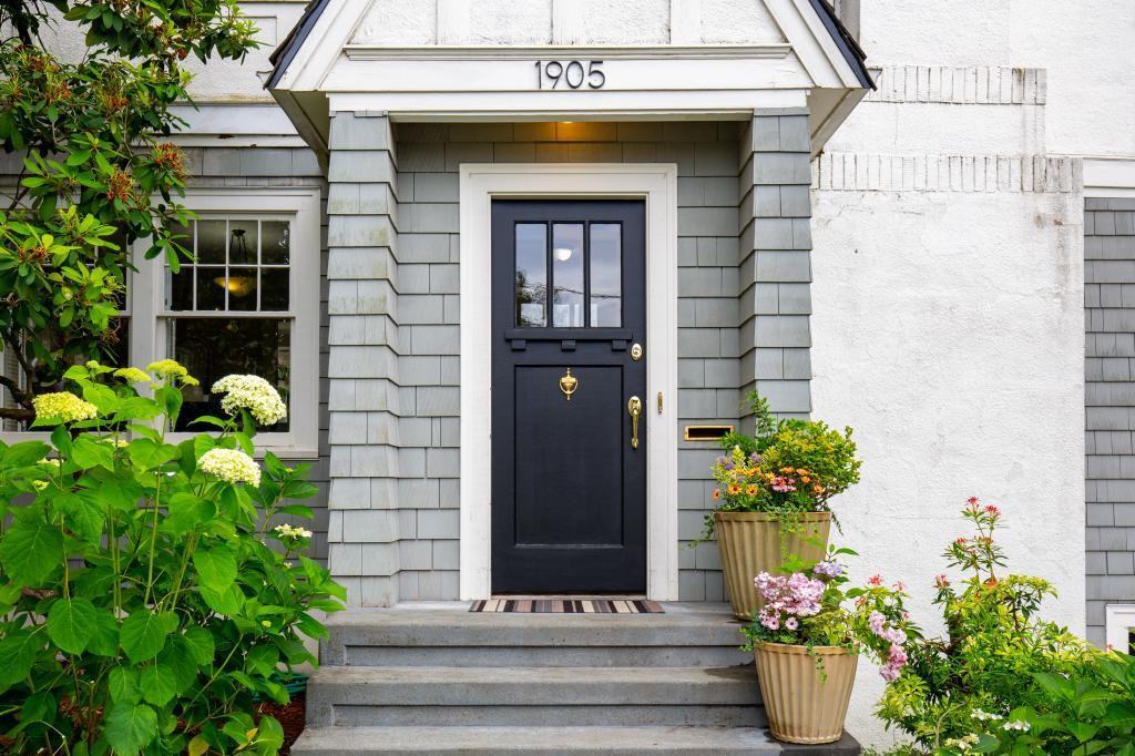 1905 E Lynn St - Photo 2 of 34