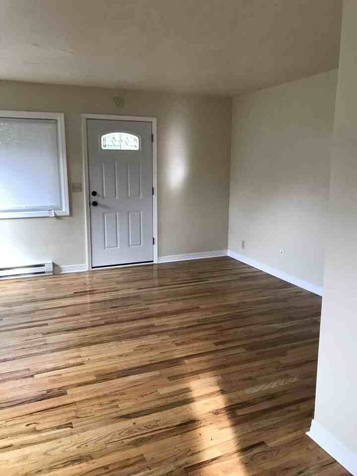 5895 Southwest Tucker Avenue - Photo 3 of 8
