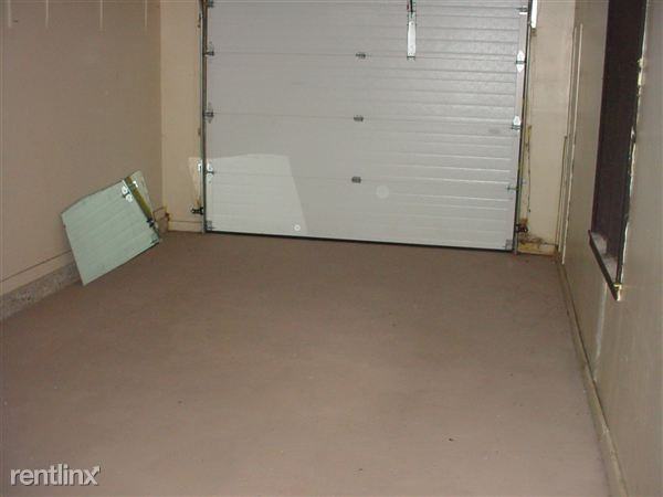 523 Oakbrook Cir - Photo 2 of 9